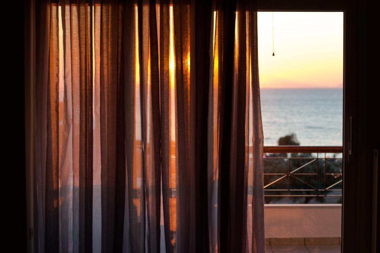 Luxury Seaview Apartment By The Sea Saronida Exterior photo