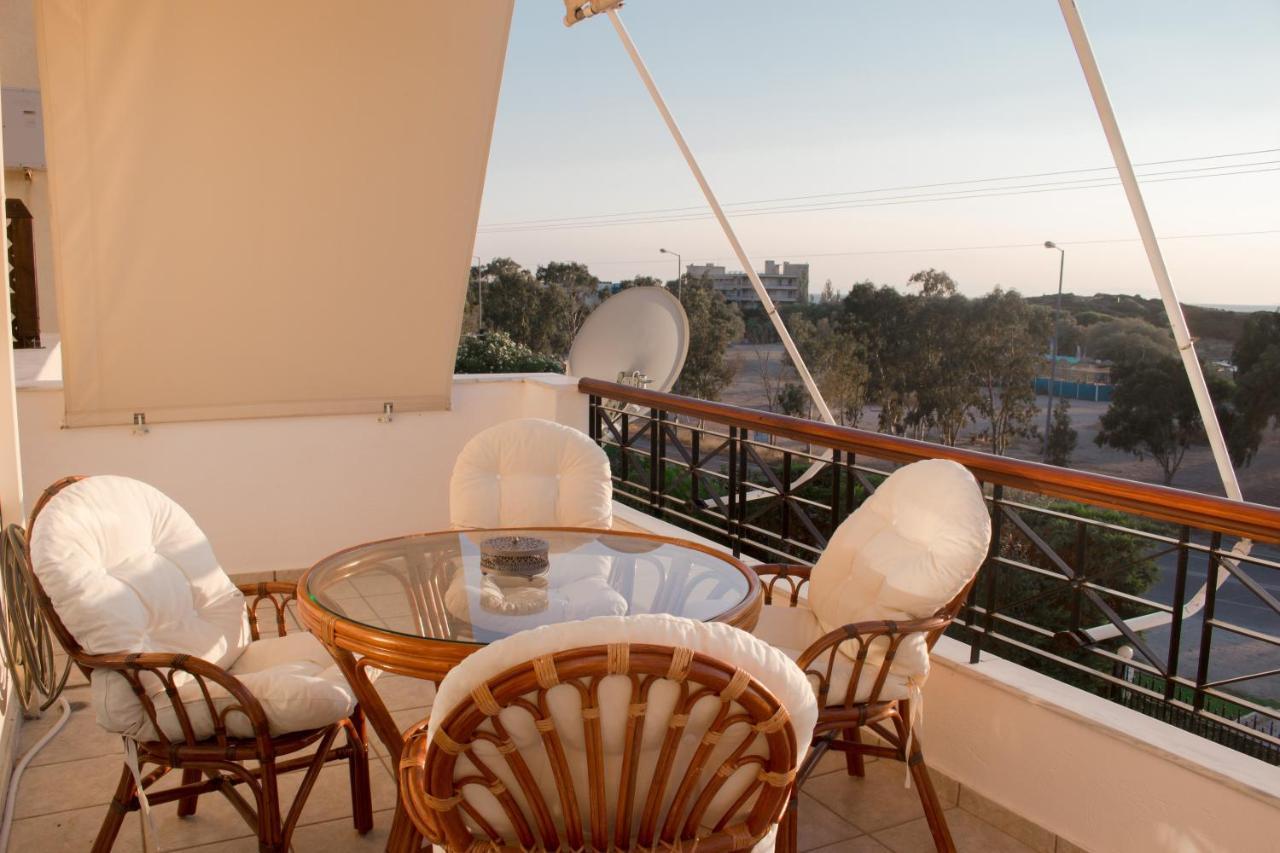 Luxury Seaview Apartment By The Sea Saronida Exterior photo